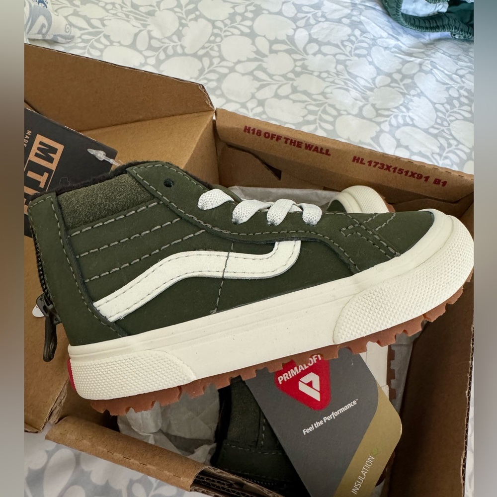 NWT sk8 hi zip grape leaf color size 5.5